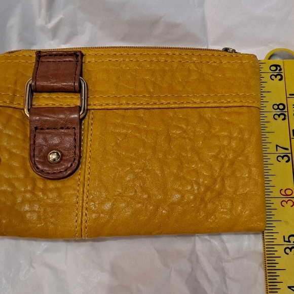 Steve Madden Wristlet Wallet EUC PRE-OWNED - Picture 2 of 10